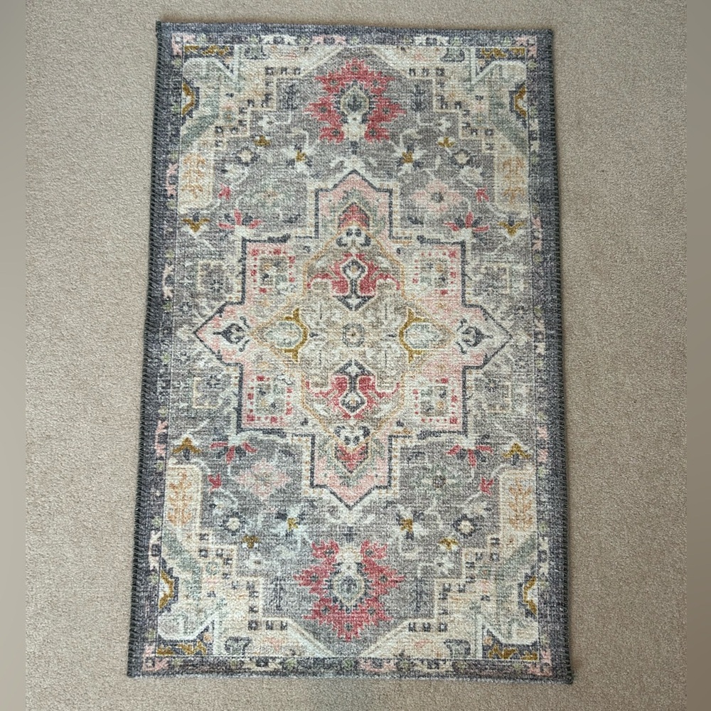 Patterned rug - Picture 2 of 4